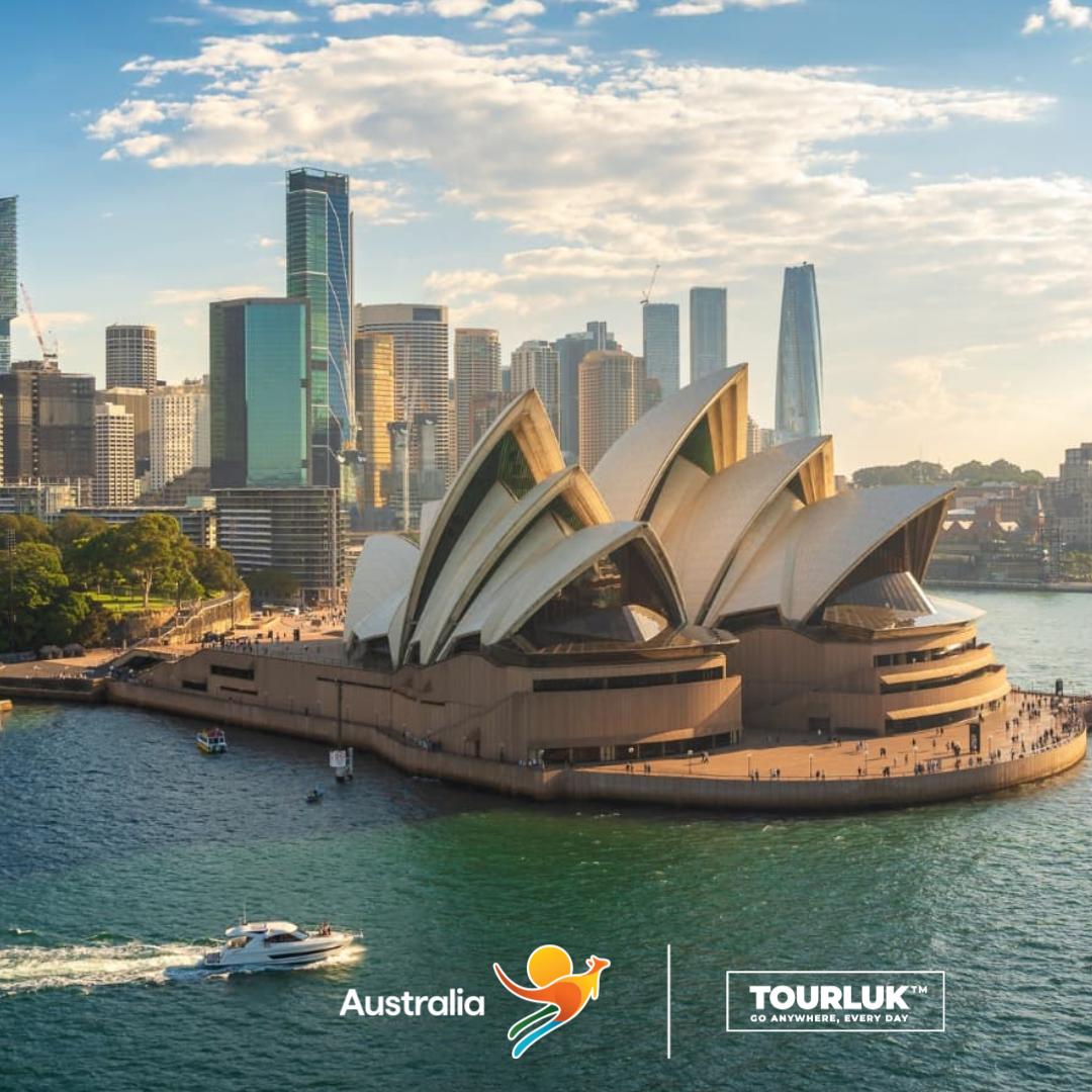 Nhà hát Opera Sydney bên bến cảng Sydney, biểu tượng kiến trúc nổi tiếng của nước Úc thu hút hàng triệu du khách mỗi năm.