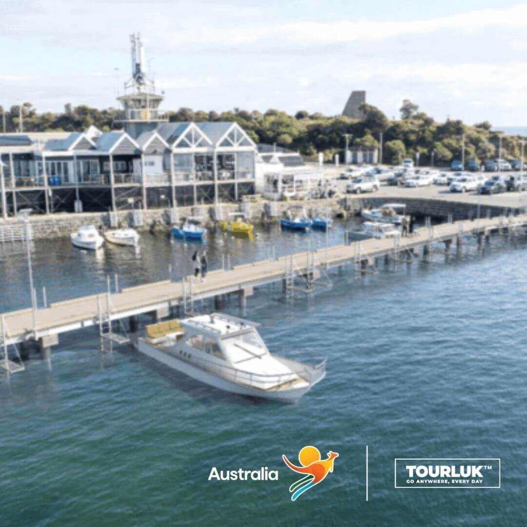 Tour Melbourne and Mornington Peninsula scenic view Arthur Seat cable car winery Melbourne Australia