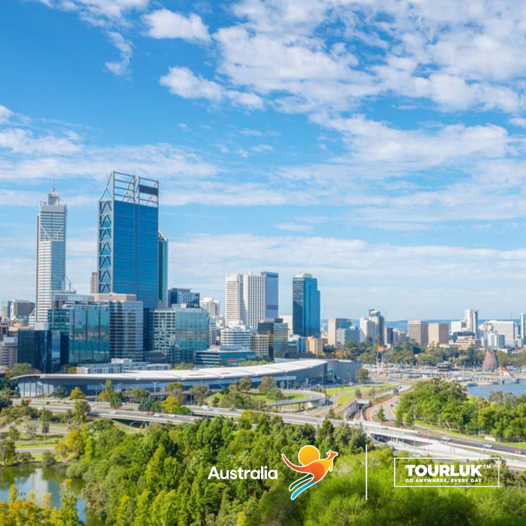 Toàn cảnh thành phố Perth, Tây Úc với các tòa nhà hiện đại, không gian xanh và bầu trời trong xanh.