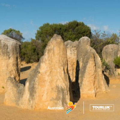 Sa mạc Pinnacles với các cột đá vôi tự nhiên tại Nambung National Park, Perth, Tây Úc
