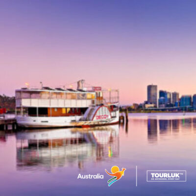 Khung cảnh hoàng hôn tại South Perth Foreshore với đường chân trời thành phố Perth phản chiếu trên sông Swan.