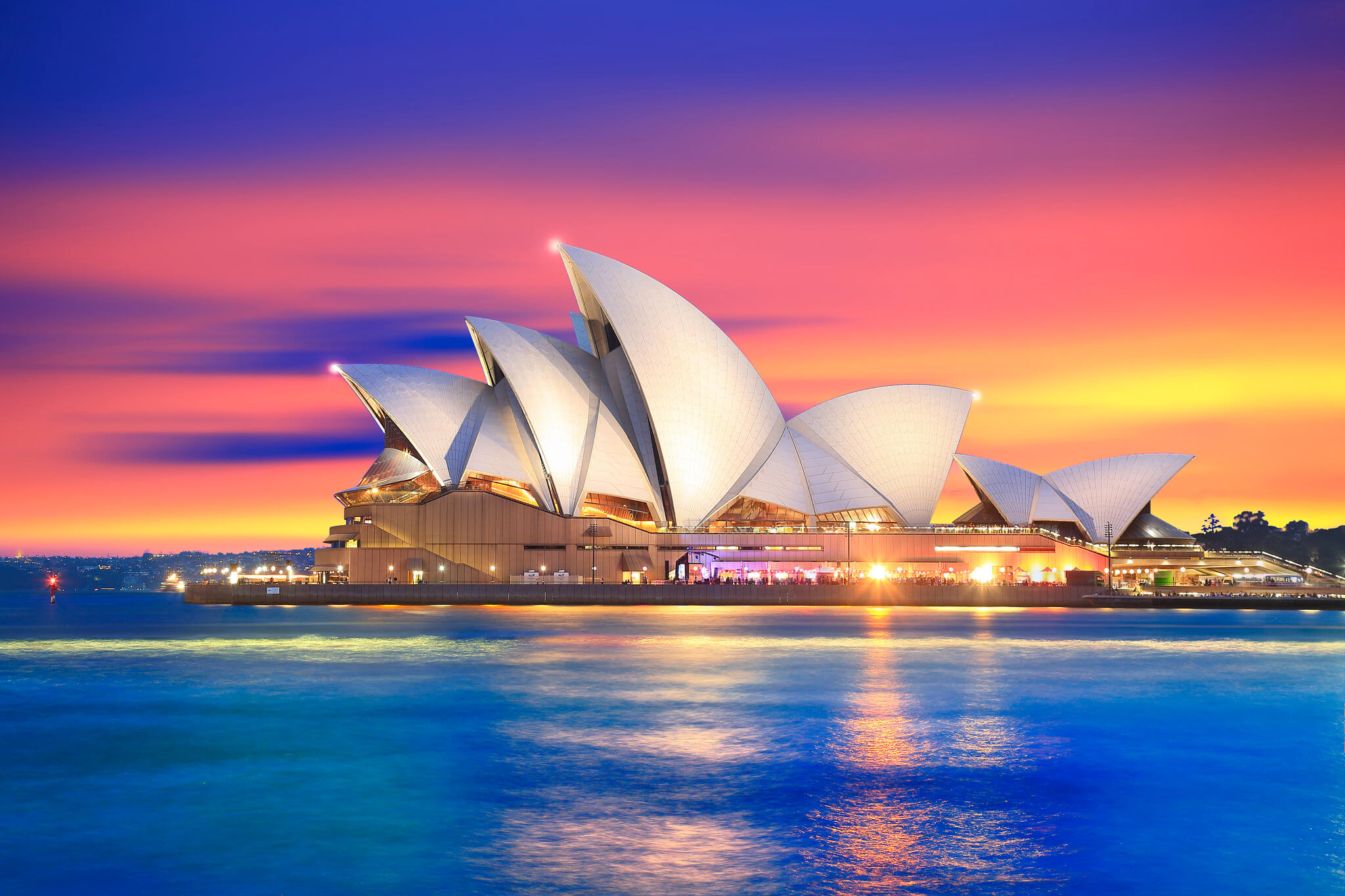 Sydney Opera House biểu tượng nổi tiếng của Úc bên vịnh Sydney lúc hoàng hôn, điểm tham quan nổi bật trong tour du lịch Úc cùng tourluk