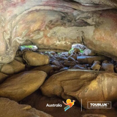 Bên trong hang Mulka’s Cave với cấu trúc đá tự nhiên và dấu tích văn hóa thổ dân Úc