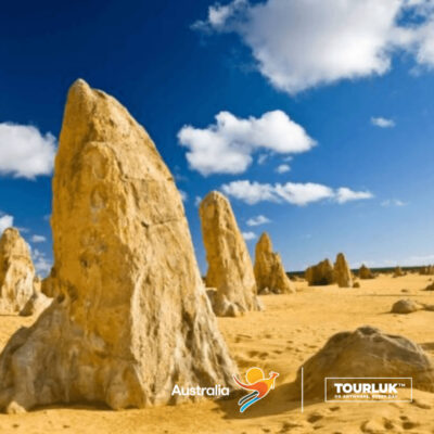 Sa mạc Pinnacles với các cột đá vôi tự nhiên tại Nambung National Park, Perth, Tây Úc