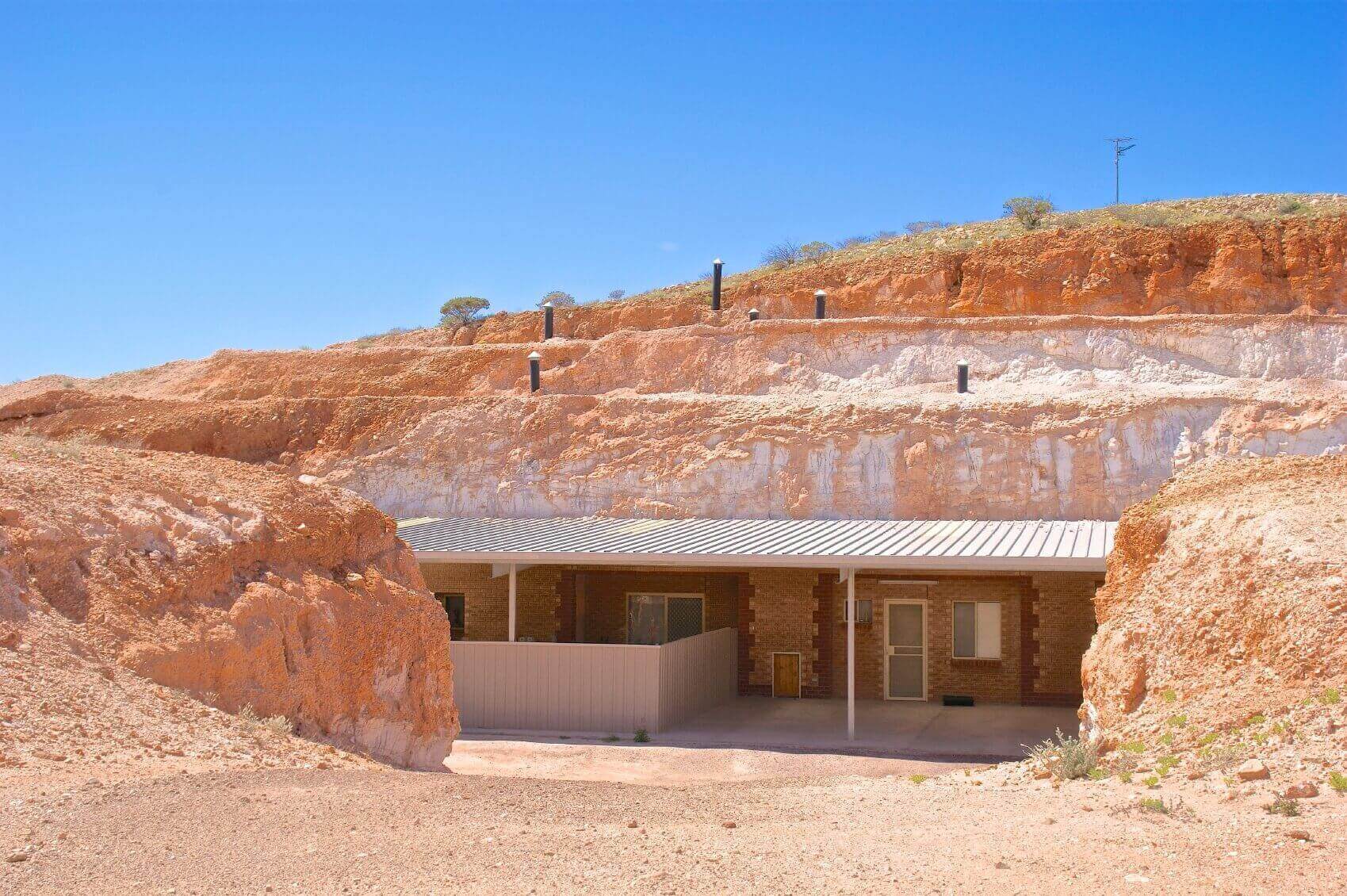 Ngôi nhà dưới lòng đất tại Coober Pedy Úc được xây vào vách đá sa mạc với kiến trúc dugout độc đáo