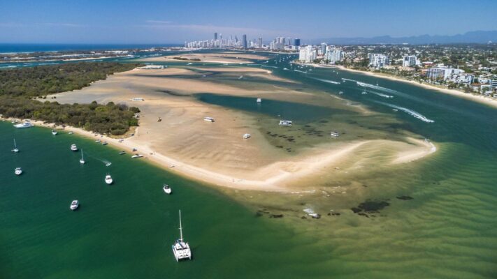 Bãi cát và du thuyền tại Gold Coast Broadwater Úc