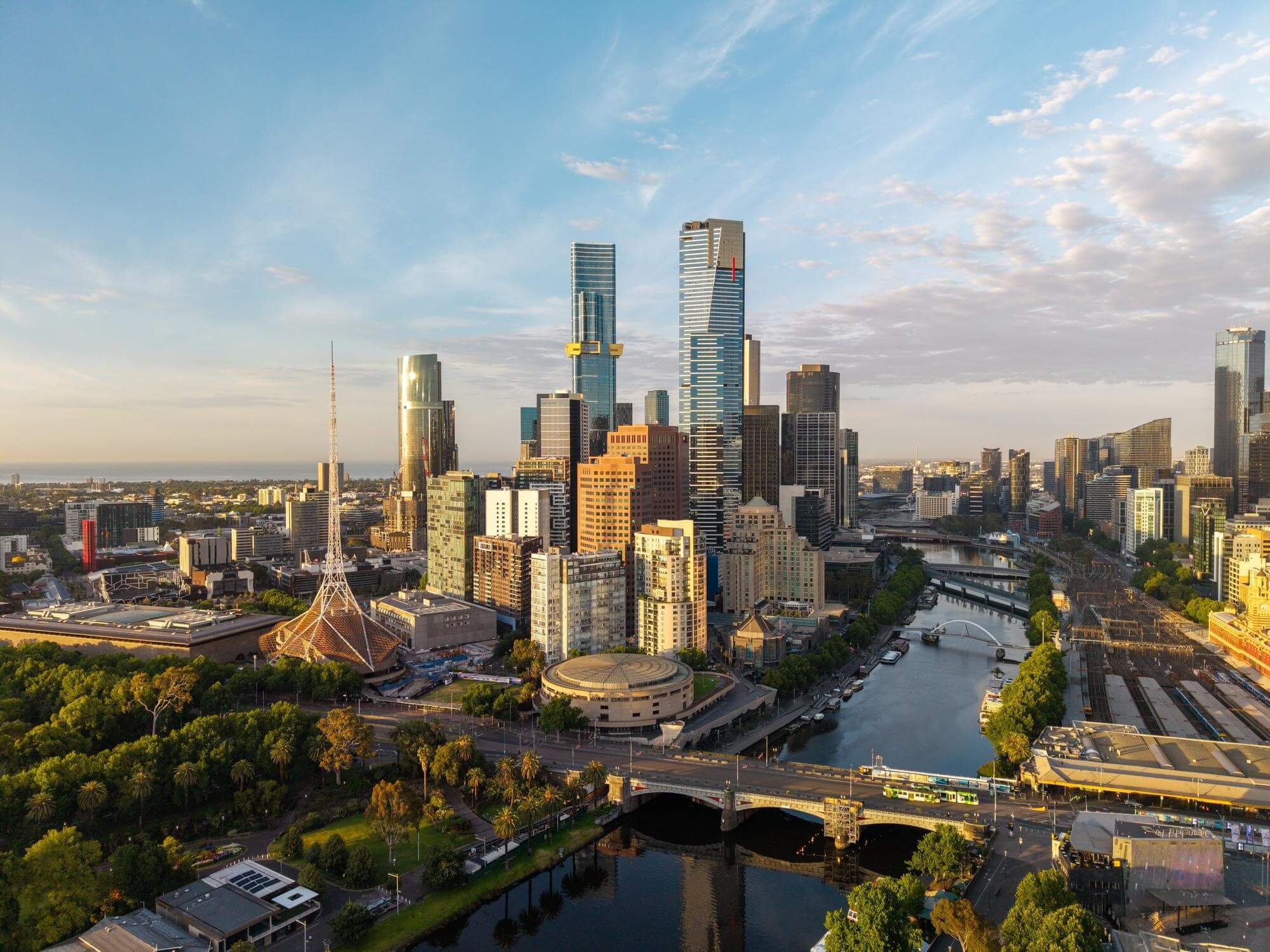Xin visa Úc để được ngắm toàn cảnh Melbourne Australia với skyline hiện đại và sông Yarra nhìn từ trên cao
