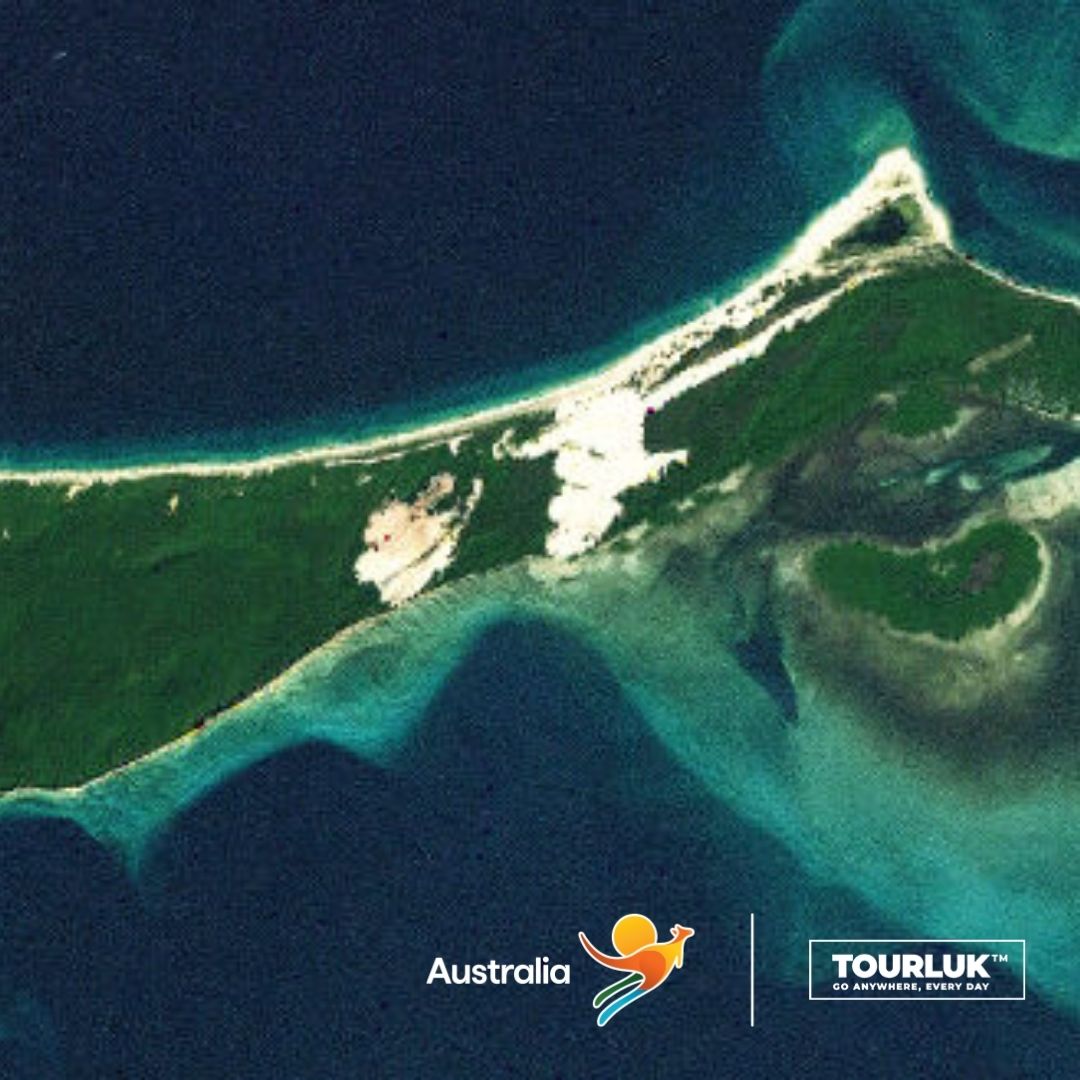 Moreton Island nổi tiếng với bãi biển đẹp và khu tàu đắm Tangalooma, là điểm lý tưởng cho lặn biển và khám phá thiên nhiên.