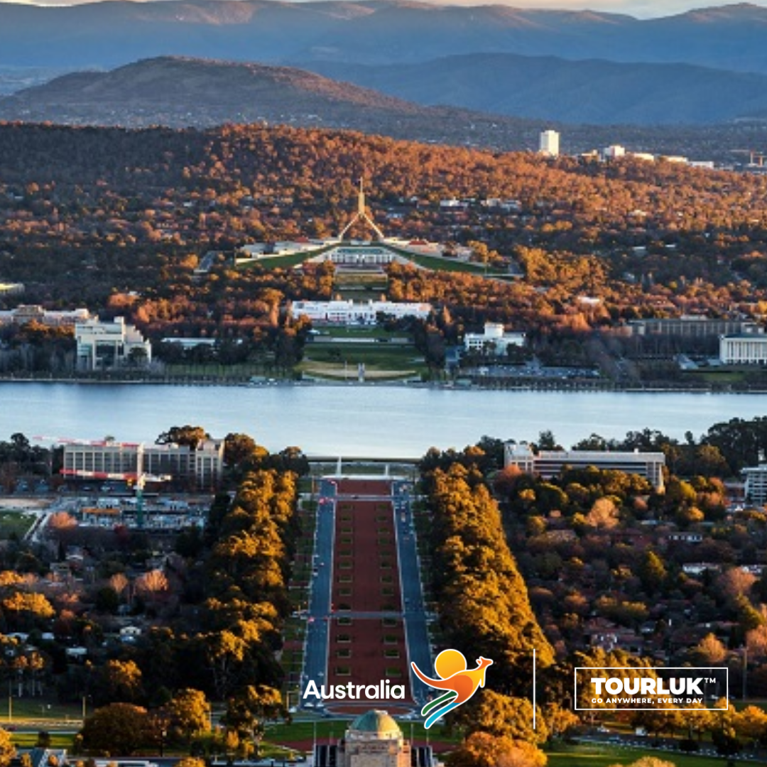 Toàn cảnh thủ đô Canberra Úc với trục Anzac Parade dẫn đến Parliament House và hồ Burley Griffin