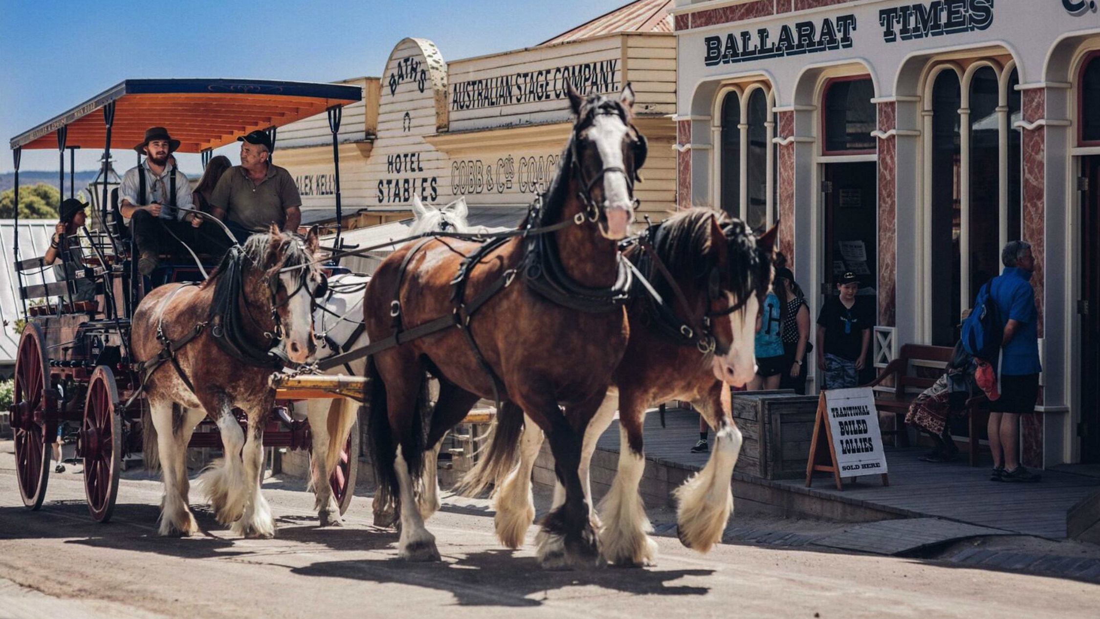 Sovereign Hill tái hiện sống động thời kỳ Gold Rush tại Ballarat với các hoạt động đào vàng và khám phá lịch sử.