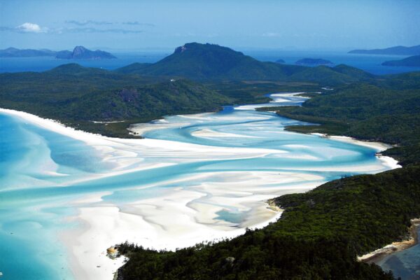 Whitehaven Beach tại Whitsundays với bãi cát trắng nổi tiếng, Queensland, Úc