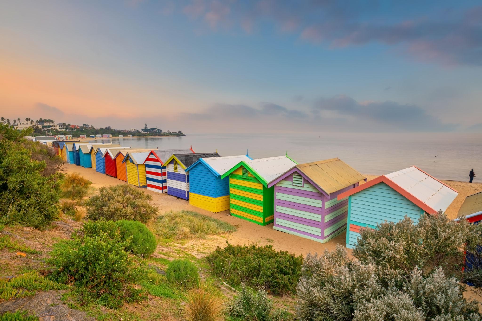 Brighton Bathing Boxes Melbourne – dãy nhà tắm nhiều màu sắc nổi tiếng tại bãi biển Brighton, điểm check-in biểu tượng của du lịch Úc