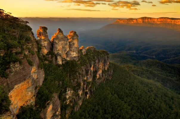 Núi Three Sisters tại Blue Mountains biểu tượng thiên nhiên nổi bật khi du lịch Sydney Úc